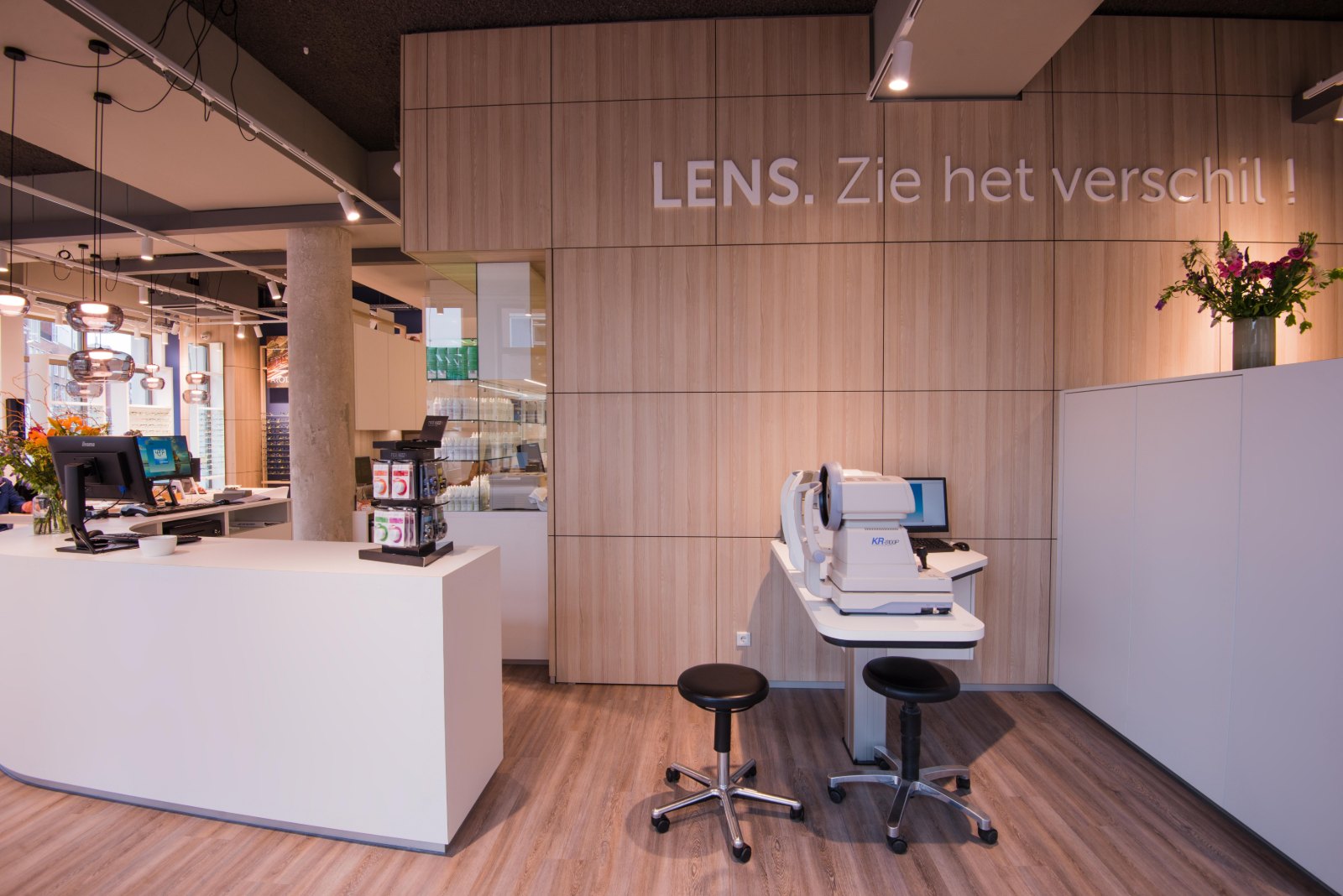 Lensaanpassing in een Lens winkel