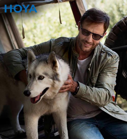 Stap in het licht met HOYA Sensity meekleurende brillenglazen